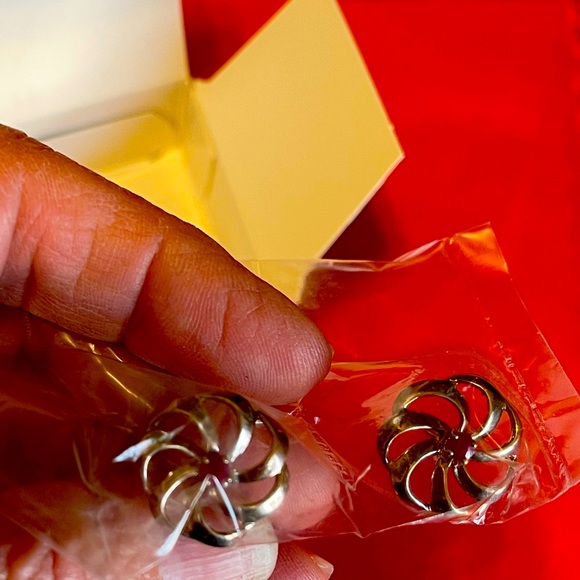 Avon, Sterling Silver, Ruby chip, earrings - Picture 1 of 3